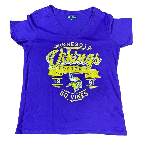 NFL Tops - Women’s Minnesota Vikings Football Shirt Size Medium NWOT